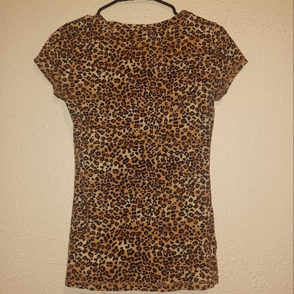 Leopard print V-neck T-shirt - Picture 2 of 6